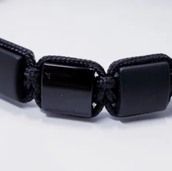 Black Rope Bracelet with Regular size natural stones. New, with box nev… - Picture 3 of 3